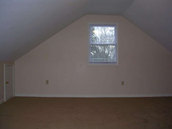 Building Photo - Rider/TCNJ Students!!! Great 4 Bedroom/2 Full Bath Home Near TCNJ and Rider! Recently Renovated! ...