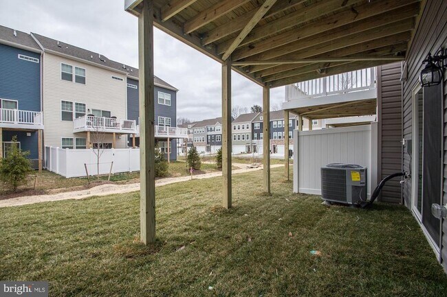 Building Photo - 3108 Laurel Hl Rd