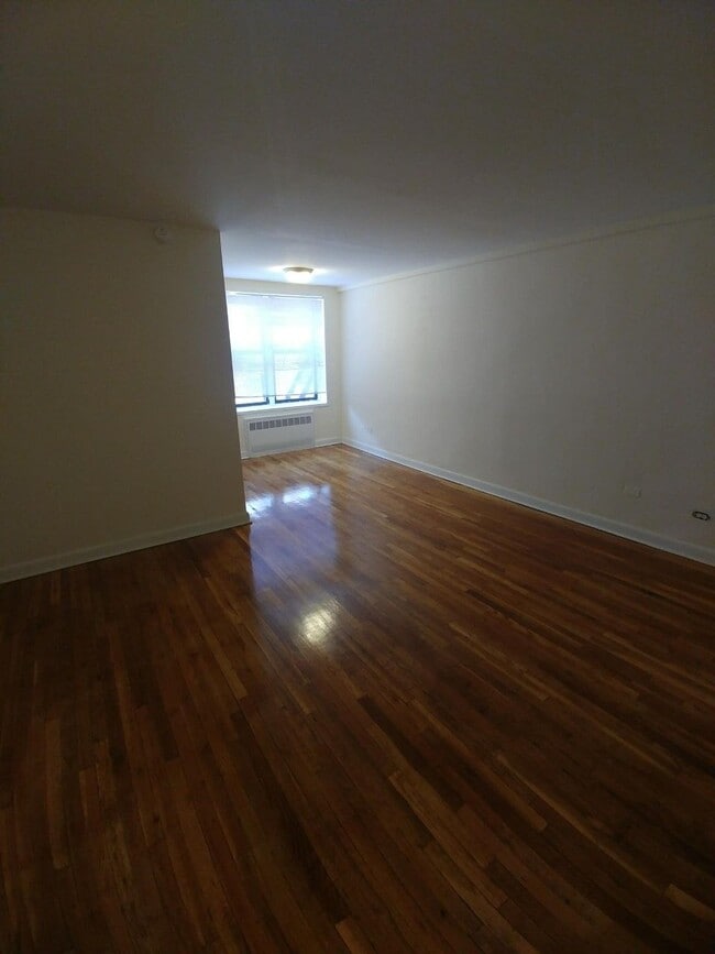 Building Photo - 102-45 62nd Rd