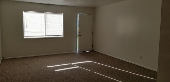 Building Photo - 1/2 OFF NOVEMBER RENT