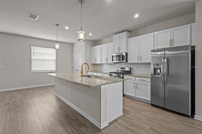 Building Photo - 15384 Caravan Ave