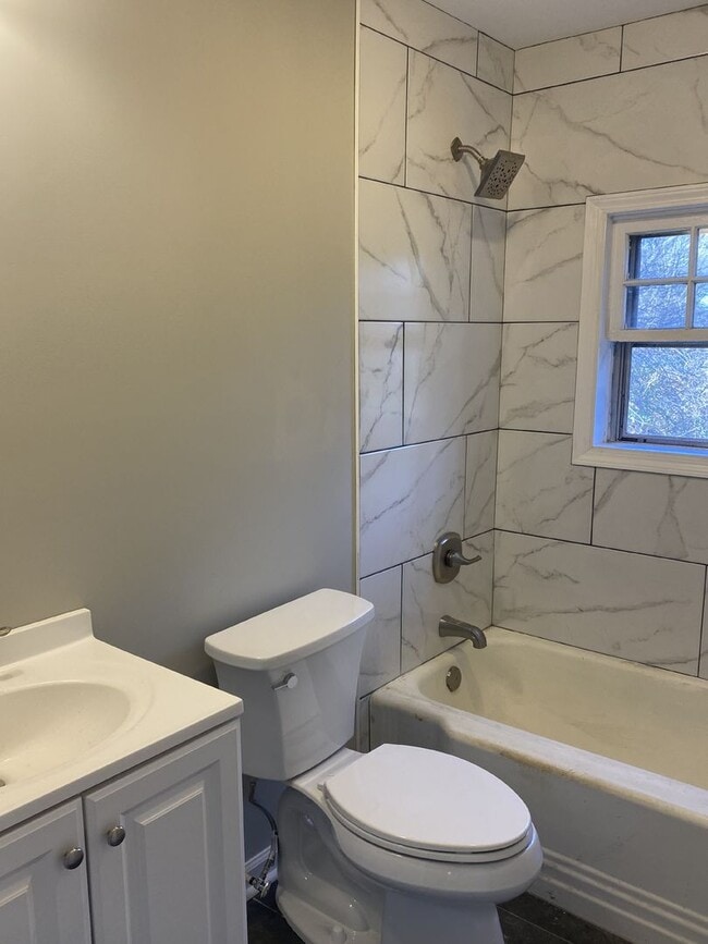 Building Photo - Charming Fully Renovated Bungalow in Gastonia!