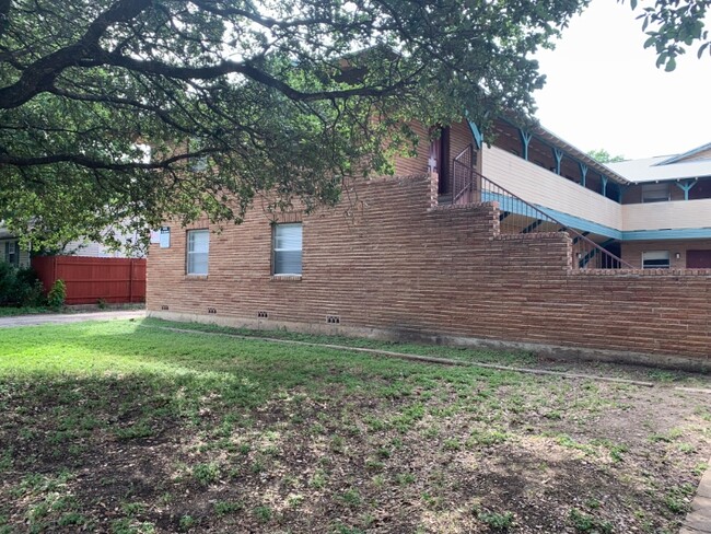 Building Photo - 3701 Sleeper Ave