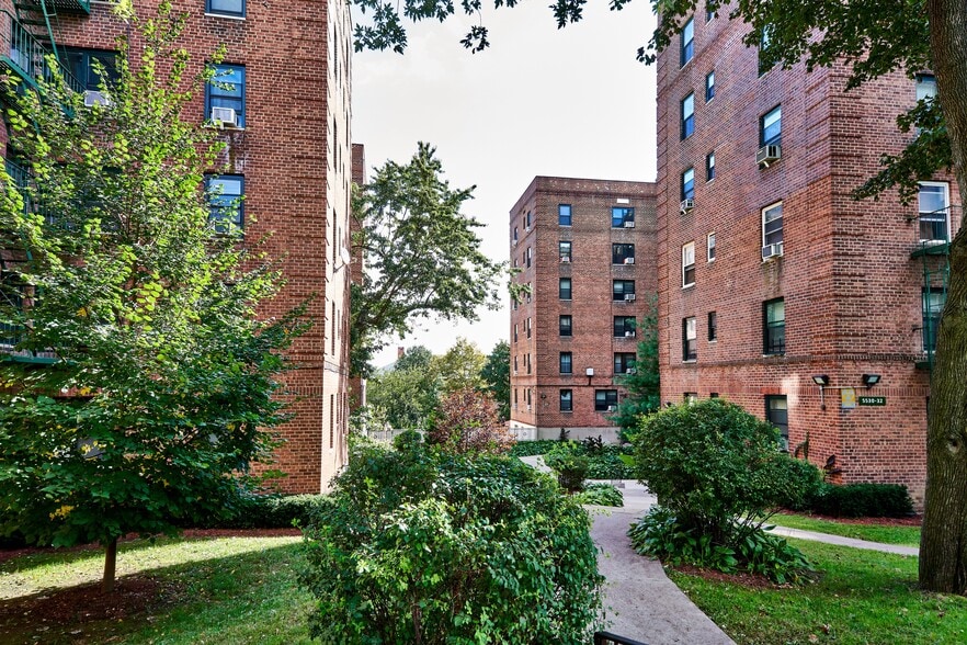 Riverdale Gardens 55305572 Netherland Ave Bronx NY 10471 Apartment