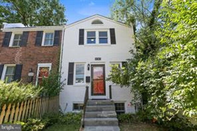 Building Photo - OLD TOWN ALEXANDRIA - MINUTES TO METRO AND PENTAGON