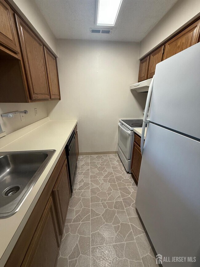 Building Photo - 1908 Ravens Crest Dr