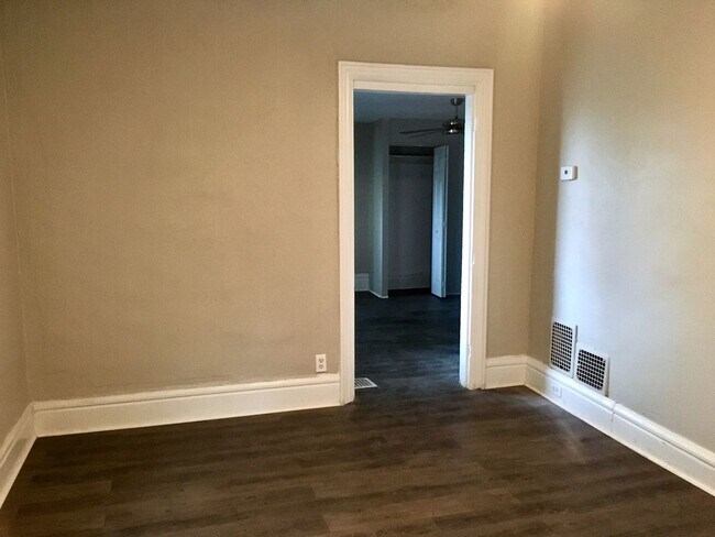 Building Photo - 108 Hallock St