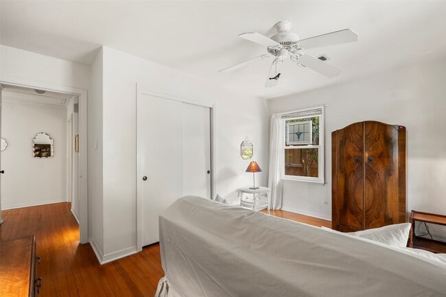 Building Photo - 2114 Saxon Dr