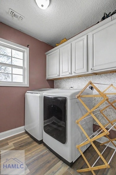 Building Photo - 220 Jackson Ave NE