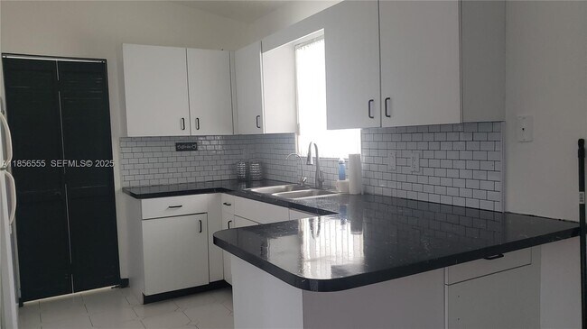 Building Photo - 15564 SW 63rd Ter