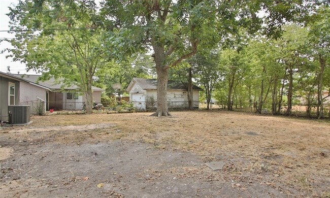Building Photo - 4826 Larkspur St