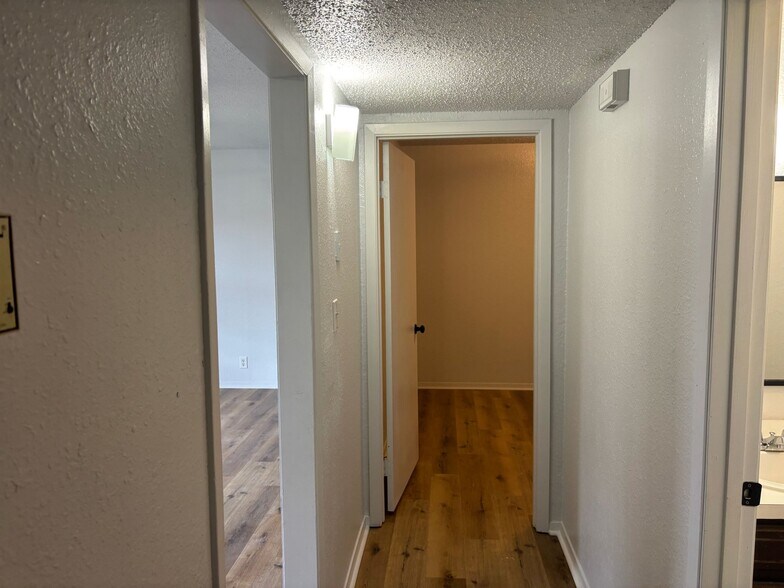 Building Photo - 1501 N 7th Ave