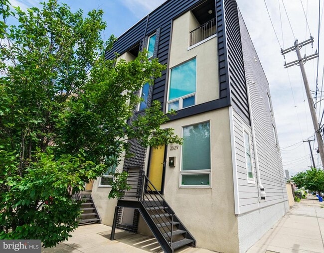 Building Photo - 2029 E Huntingdon St