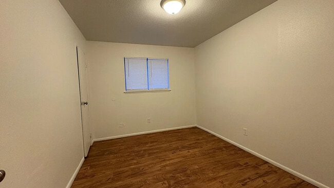 Building Photo - 2416 Queensbury Rd