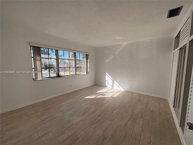 Building Photo - 1431 S 14th Ave