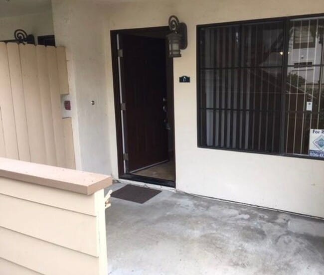 Building Photo - Minutes to the beach - Del Mar Villas -  available now