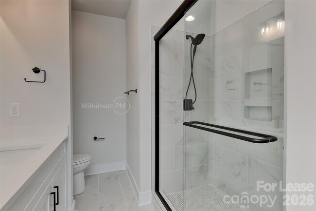 Building Photo - 2204 Northend Dr