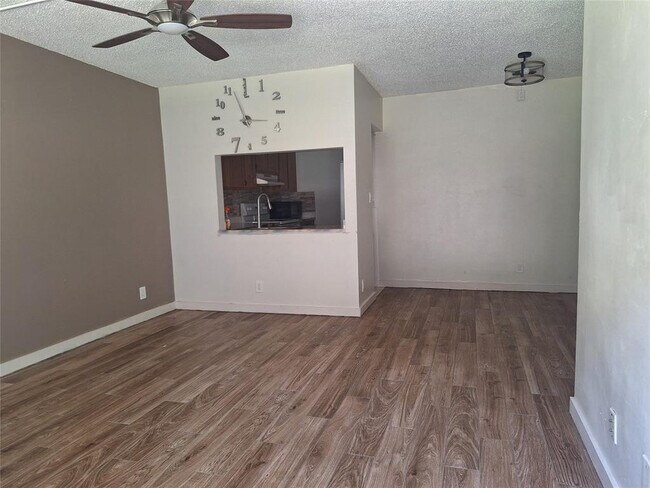 Building Photo - 10037 Winding Lake Rd