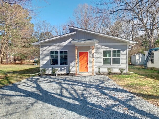 Building Photo - 811 Martin St
