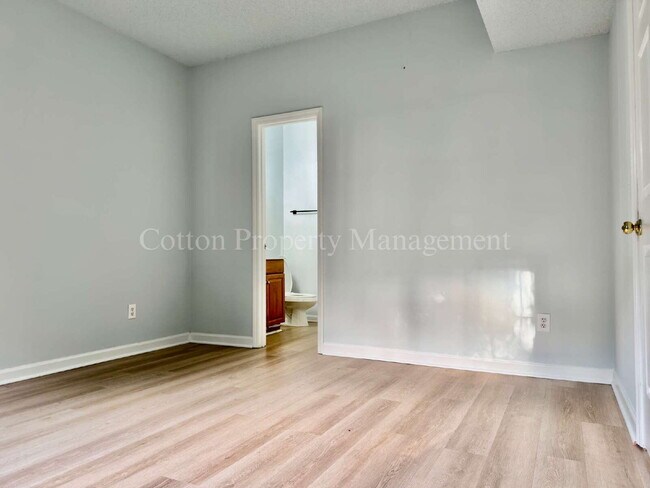 Building Photo - Updated 2BR/2BA First Floor Condo in Midtown Wilmington - $1,150/month! - Move in Special*