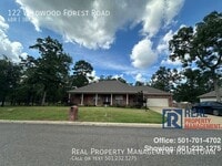 Building Photo - 122 Wildwood Forest Rd