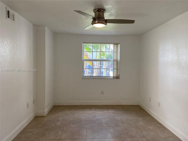 Building Photo - 2841 N Oakland Forest Dr