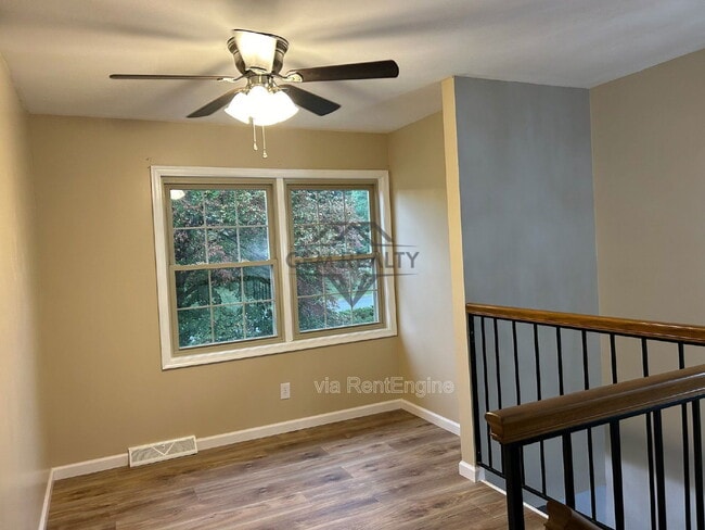 Building Photo - 100 Kendallwood Dr