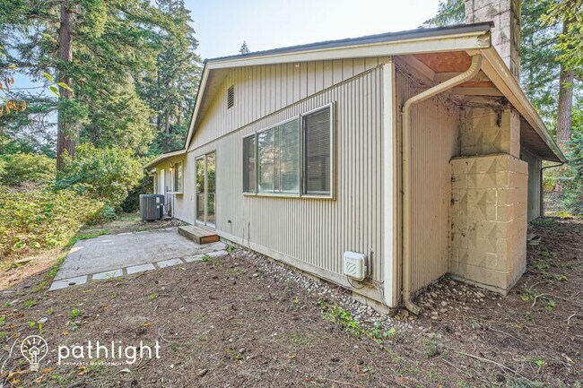Building Photo - 8201 Woodbourne Dr SW