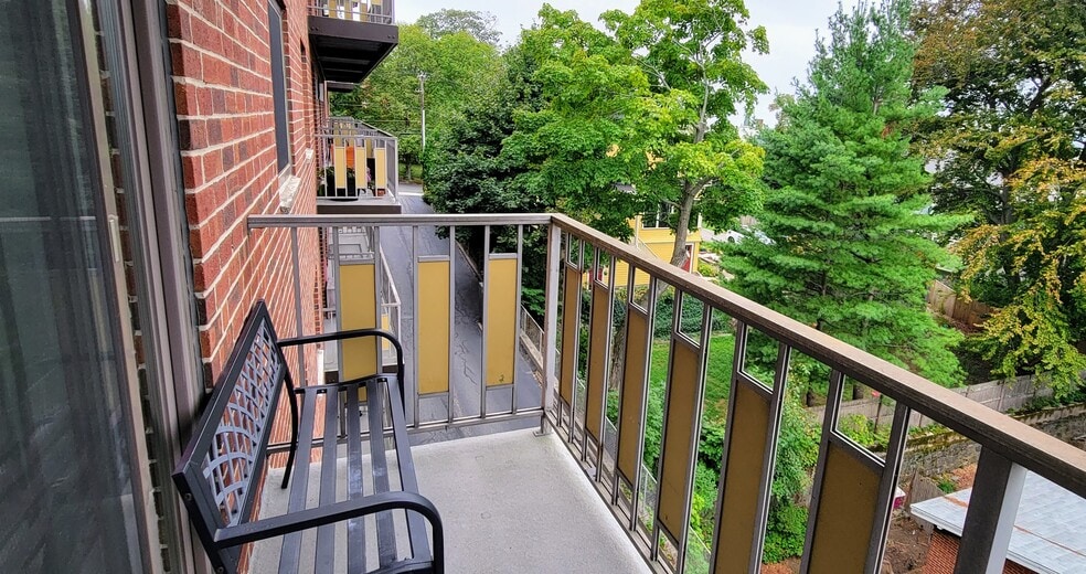 balcony - 100 Grand View Ave