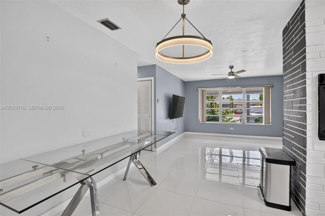 Building Photo - 2331 Flamingo Dr