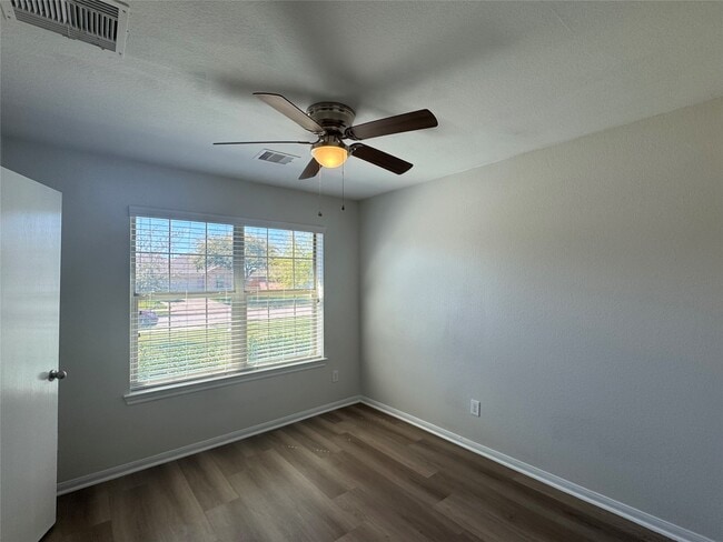 Building Photo - 7906 Emerald Oak Dr