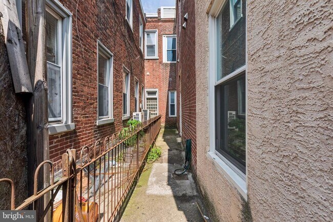 Building Photo - 2529-35 Frankford Ave