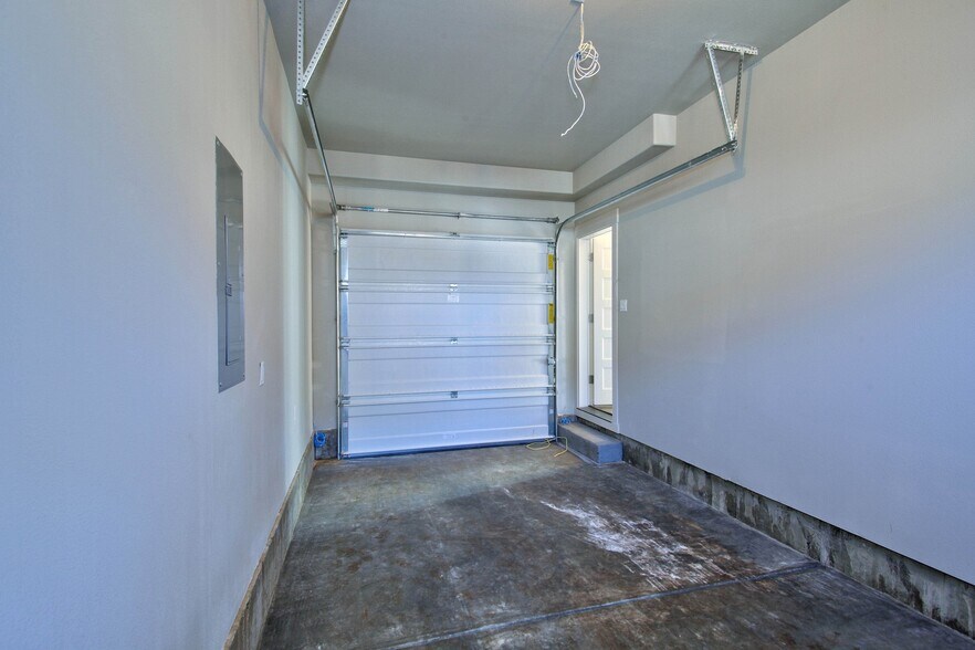 Building Photo - 9424 N Macrum Ave