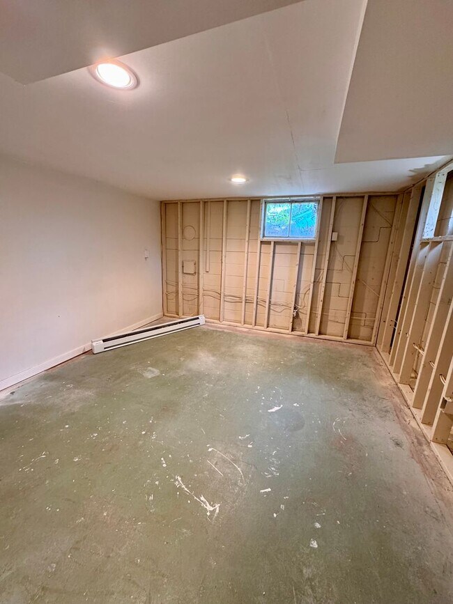 Building Photo - 8861 Pats Lane
