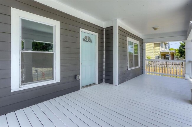 Building Photo - 679 Jones Ave NW