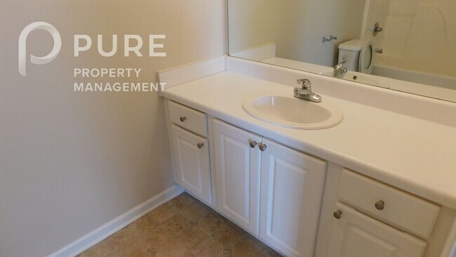 Building Photo - 206 Park Village Cir