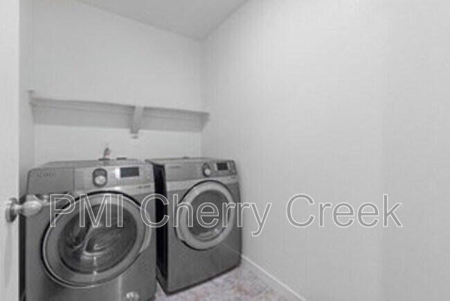Building Photo - 27543 E Byers Ave