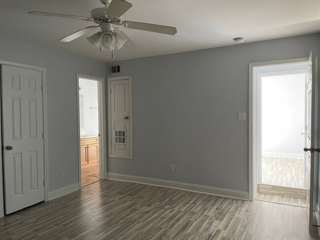 Building Photo - Condo Living Is The Life For You