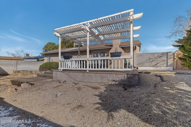 Building Photo - 8120 Ruidoso Rd NE