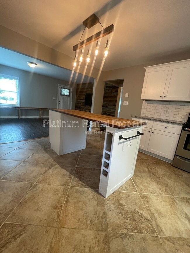 Building Photo - 2706 White Oak Dr