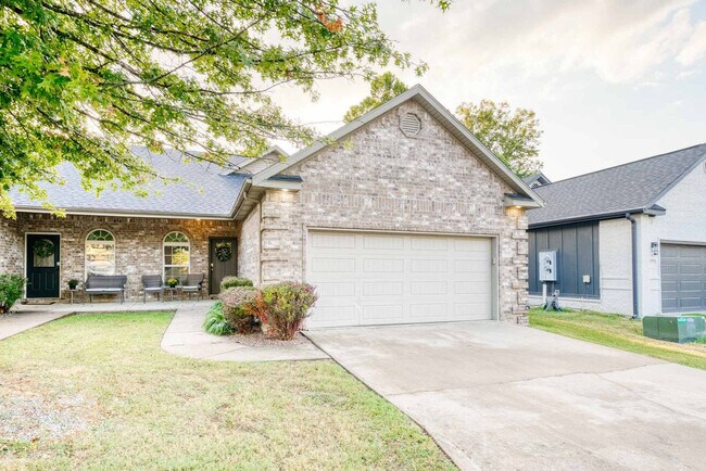 Building Photo - 1517 NW Bell Royal Ct