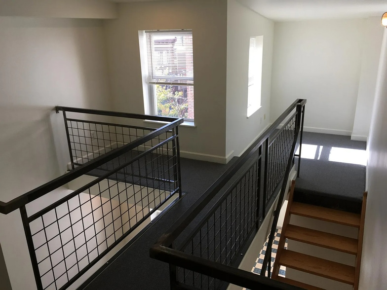 Building Photo - 702 N 2nd St