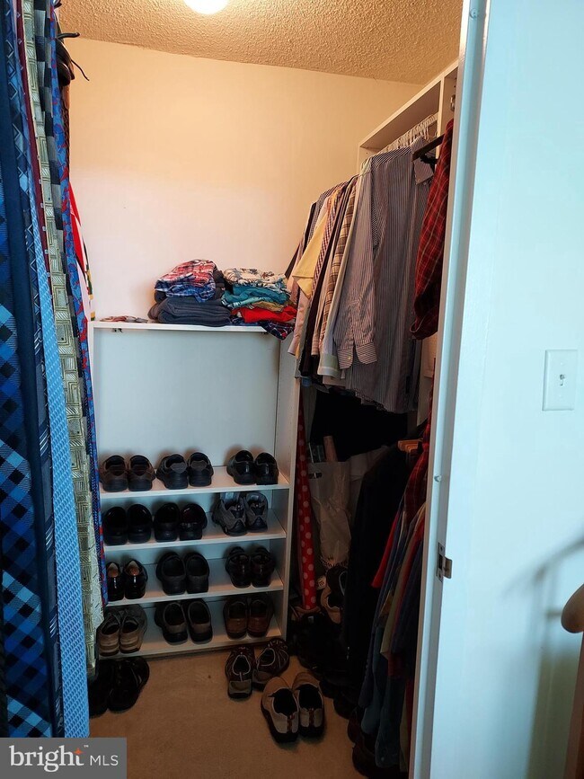 Building Photo - 5225 Pooks Hill Rd