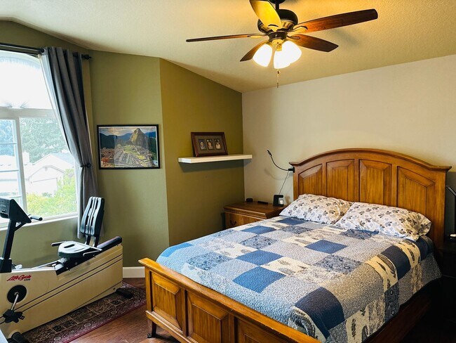 Building Photo - Beautiful Custom Newly Remodeled Home