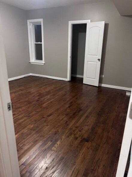 Building Photo - 8236 S Ellis Ave