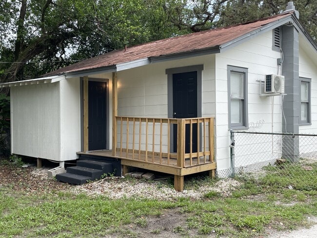 Building Photo - 10005 N Arden Ave