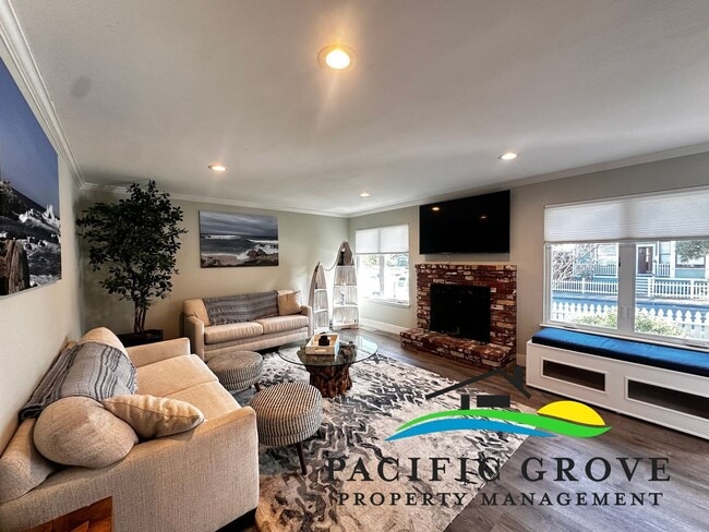 Building Photo - Charming Fully Furnished Updated Two-Bedroom in Pacific Grove!