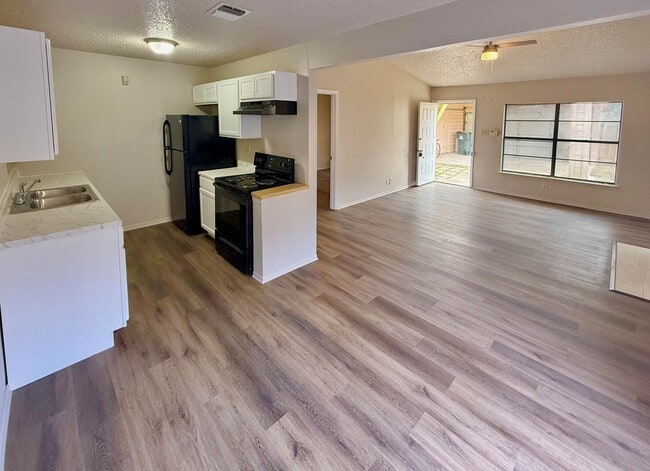 Building Photo - 8416 Dixon Ridge Dr