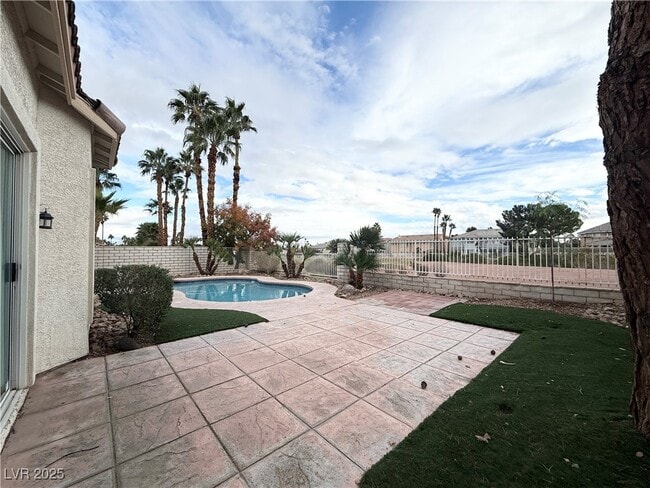 Building Photo - 136 Ultra Dr