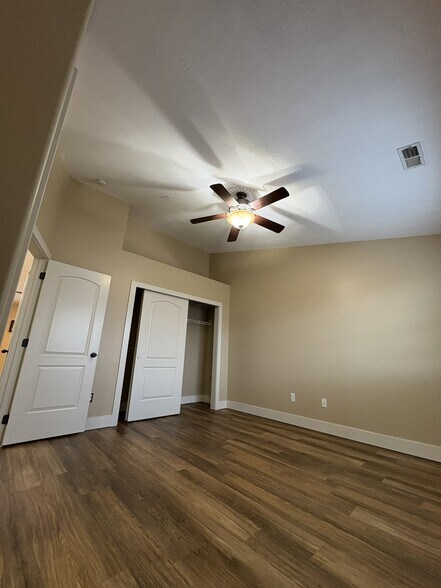 Building Photo - 1165 N 220 W